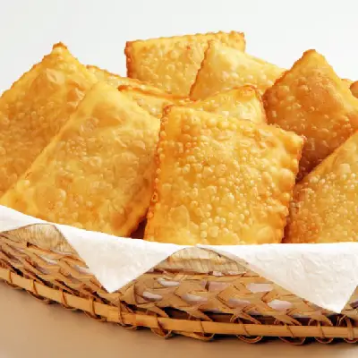 Cesta com pastéis tradicionais