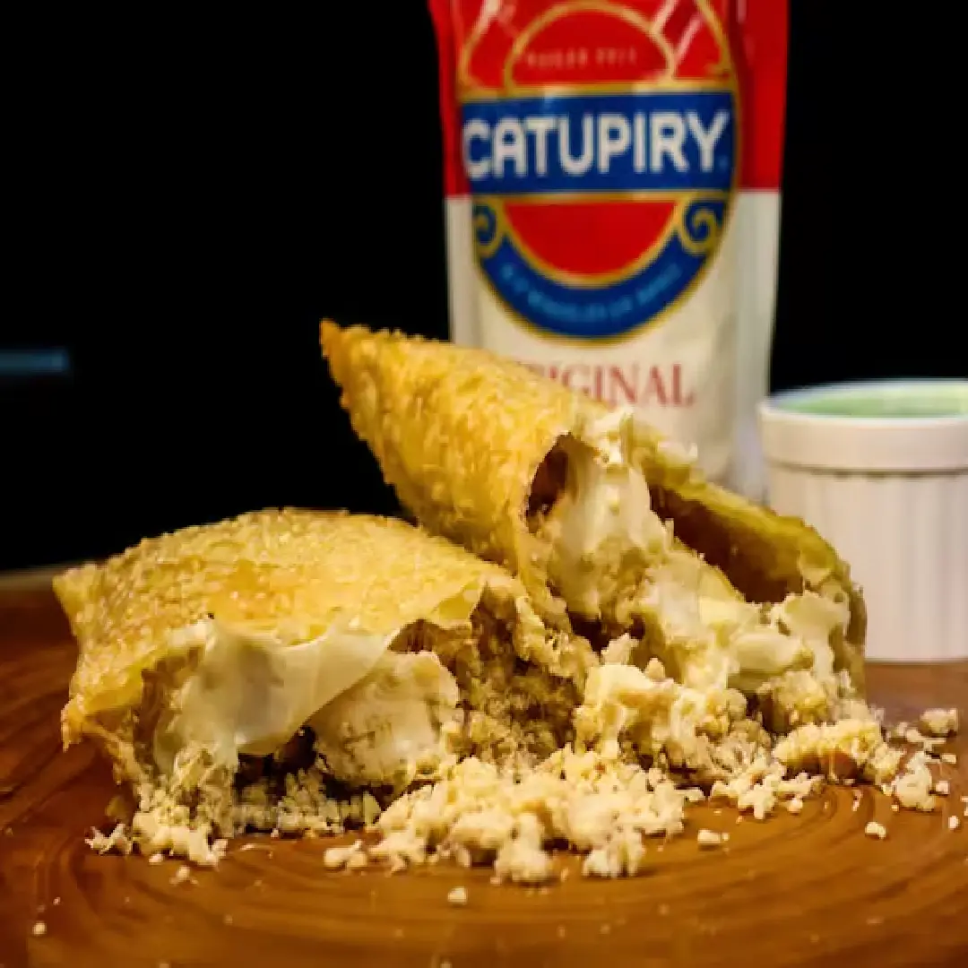 Pastel de Frango com Catupiry